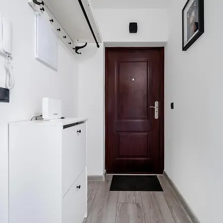 Baluty Designer By Bookinghost