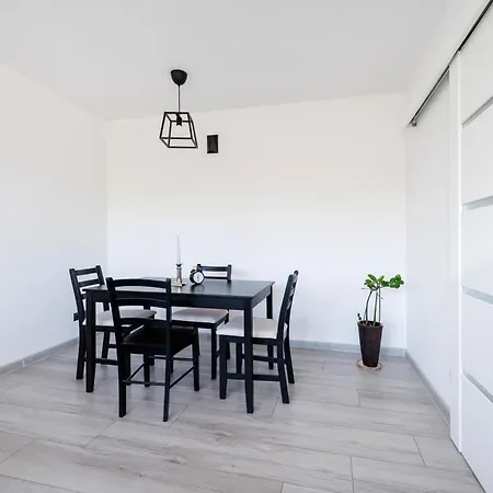 Baluty Designer By Bookinghost