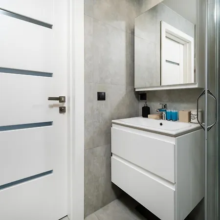 Baluty Designer By Bookinghost ウッチ