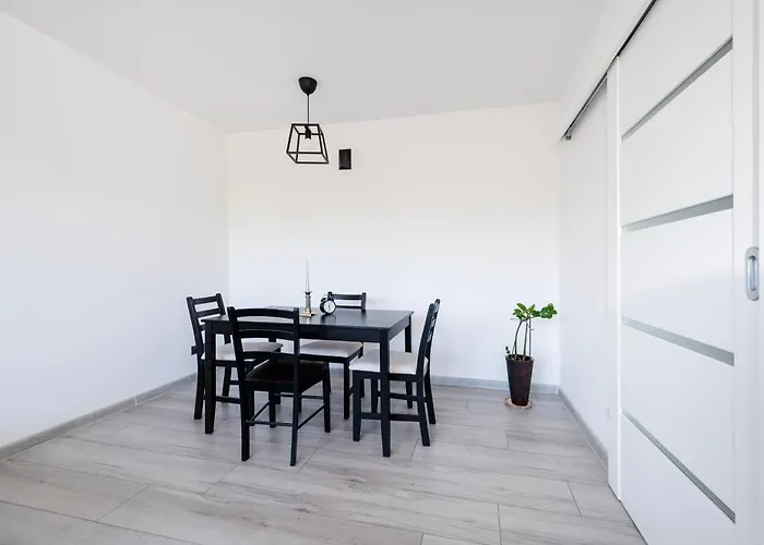 Baluty Designer By Bookinghost